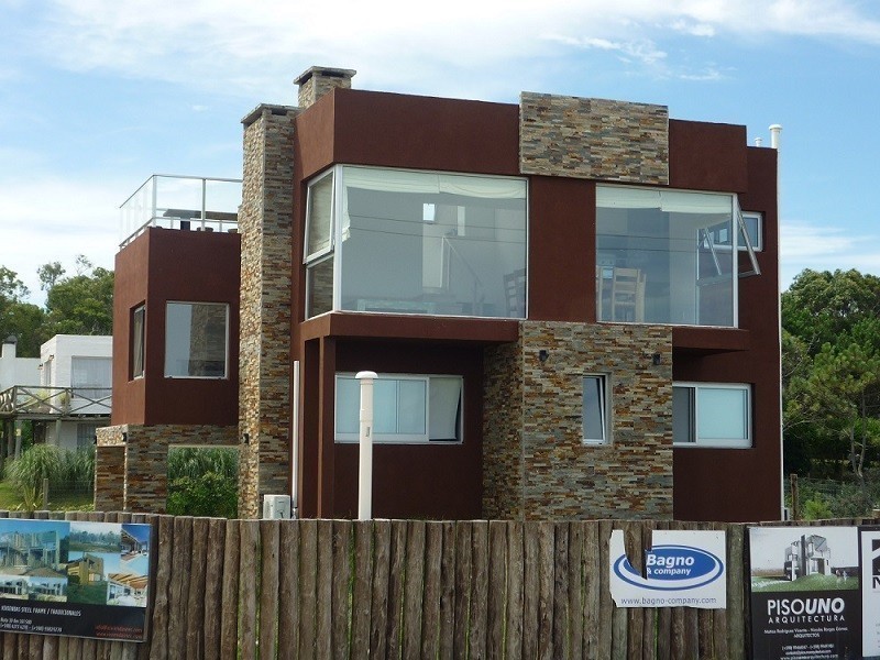 Casa en primera línea, balneario Buenos Aires